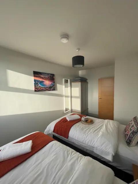 Spectacular 2 Bedroom Balcony Sea View Flat Scarborough Bagian luar foto