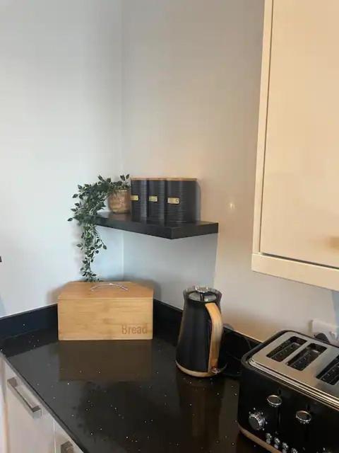 Spectacular 2 Bedroom Balcony Sea View Flat Scarborough Bagian luar foto