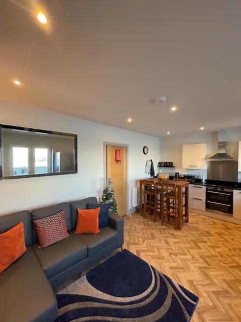 Spectacular 2 Bedroom Balcony Sea View Flat Scarborough Bagian luar foto