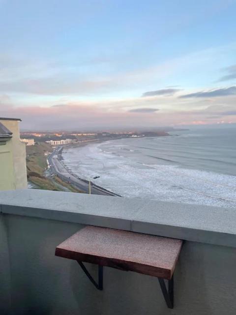 Spectacular 2 Bedroom Balcony Sea View Flat Scarborough Bagian luar foto