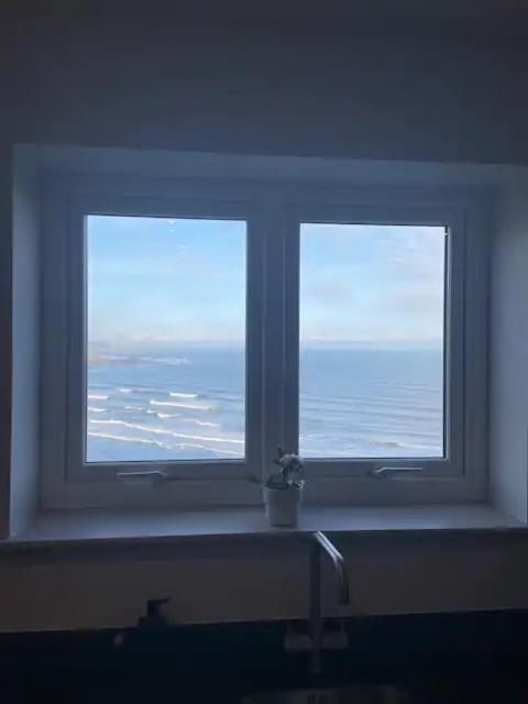 Spectacular 2 Bedroom Balcony Sea View Flat Scarborough Bagian luar foto