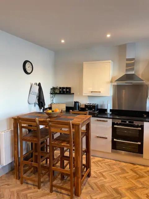 Spectacular 2 Bedroom Balcony Sea View Flat Scarborough Bagian luar foto