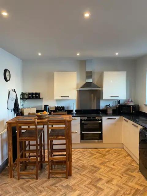 Spectacular 2 Bedroom Balcony Sea View Flat Scarborough Bagian luar foto