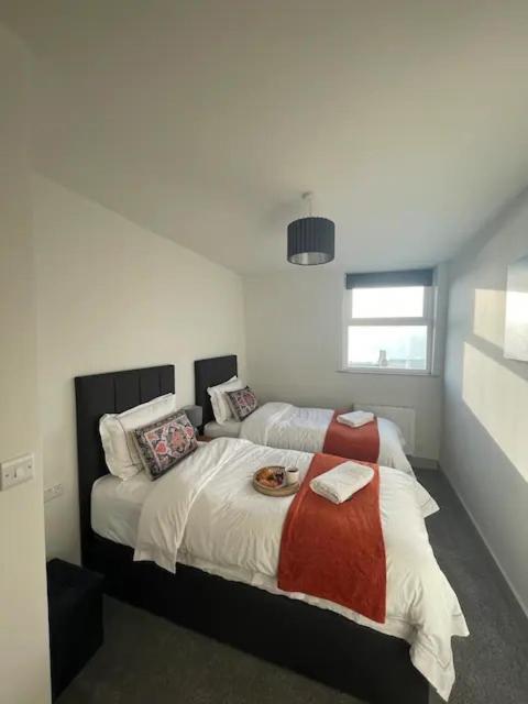 Spectacular 2 Bedroom Balcony Sea View Flat Scarborough Bagian luar foto