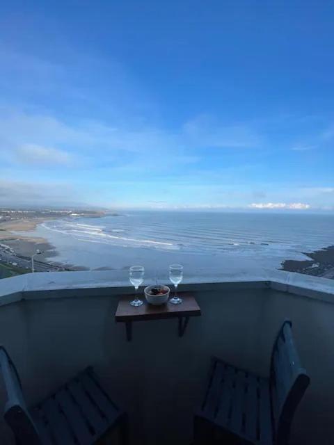 Spectacular 2 Bedroom Balcony Sea View Flat Scarborough Bagian luar foto